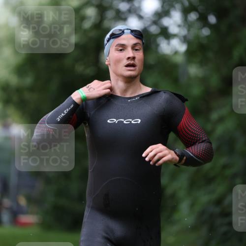 15.06.2025 - 7 Türme Triathlon Michael Strokosch http://msf.ph/oto/7930374 15.06.2025 12:24:26 Schwimmen 355, 361, 432, 449 meine-sportfotos.de