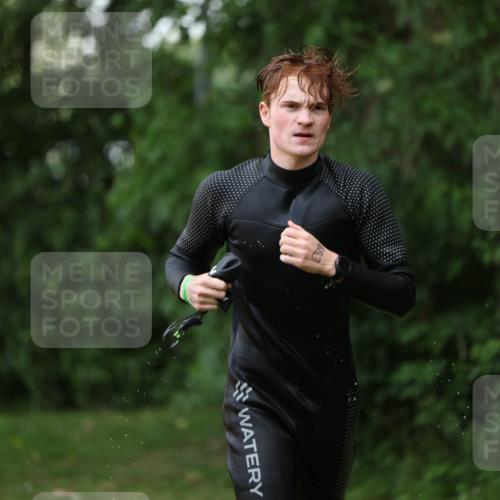 15.06.2025 - 7 Türme Triathlon Michael Strokosch http://msf.ph/oto/7930413 15.06.2025 12:25:22 Schwimmen 379, 441, 587, 663 meine-sportfotos.de