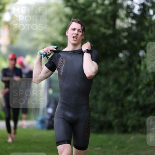15.06.2025 - 7 Türme Triathlon Michael Strokosch http://msf.ph/oto/7930460 15.06.2025 12:25:59 Schwimmen 393, 469, 479, 619, 621 meine-sportfotos.de