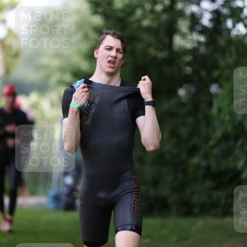 15.06.2025 - 7 Türme Triathlon Michael Strokosch http://msf.ph/oto/7930462 15.06.2025 12:25:59 Schwimmen 393, 469, 479, 619, 621 meine-sportfotos.de