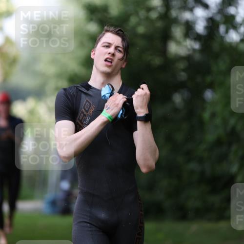 15.06.2025 - 7 Türme Triathlon Michael Strokosch http://msf.ph/oto/7930464 15.06.2025 12:26:00 Schwimmen 393, 469, 479, 619, 621 meine-sportfotos.de