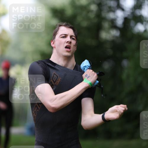15.06.2025 - 7 Türme Triathlon Michael Strokosch http://msf.ph/oto/7930467 15.06.2025 12:26:00 Schwimmen 393, 469, 479, 619, 621 meine-sportfotos.de