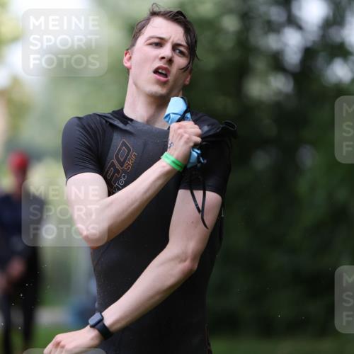 15.06.2025 - 7 Türme Triathlon Michael Strokosch http://msf.ph/oto/7930468 15.06.2025 12:26:01 Schwimmen 393, 469, 479, 619, 621 meine-sportfotos.de