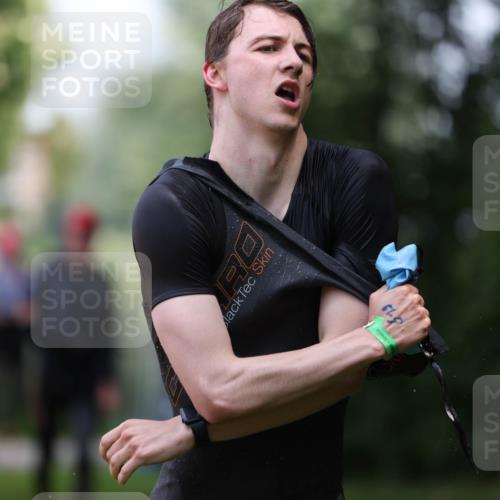 15.06.2025 - 7 Türme Triathlon Michael Strokosch http://msf.ph/oto/7930469 15.06.2025 12:26:01 Schwimmen 393, 469, 479, 619, 621 meine-sportfotos.de