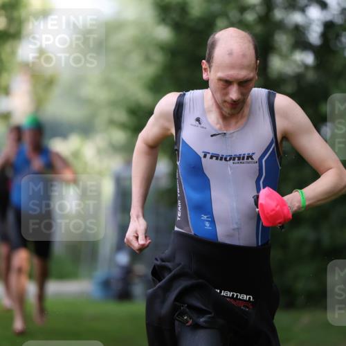 15.06.2025 - 7 Türme Triathlon Michael Strokosch http://msf.ph/oto/7930495 15.06.2025 12:26:10 Schwimmen 393, 469, 479, 600, 621 meine-sportfotos.de