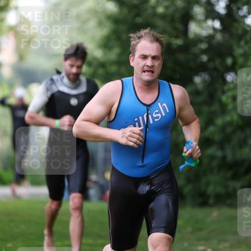 15.06.2025 - 7 Türme Triathlon Michael Strokosch http://msf.ph/oto/7930506 15.06.2025 12:26:13 Schwimmen 393, 398, 456, 469, 479, 600, 621 meine-sportfotos.de