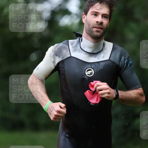 15.06.2025 - 7 Türme Triathlon Michael Strokosch http://msf.ph/oto/7930514 15.06.2025 12:26:16 Schwimmen 393, 398, 456, 469, 479, 516, 600 meine-sportfotos.de