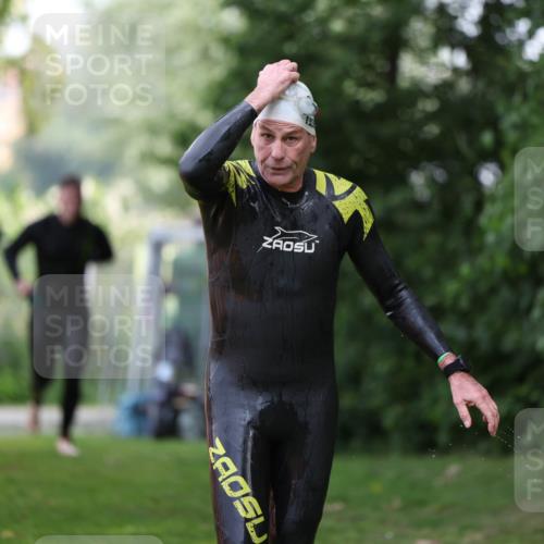 15.06.2025 - 7 Türme Triathlon Michael Strokosch http://msf.ph/oto/7930519 15.06.2025 12:26:23 Schwimmen 393, 398, 456, 469, 516, 600 meine-sportfotos.de