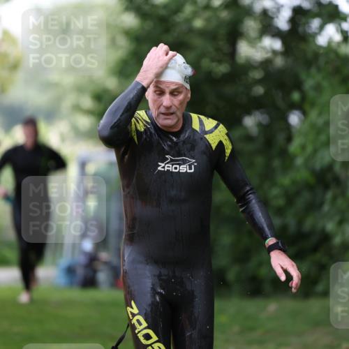 15.06.2025 - 7 Türme Triathlon Michael Strokosch http://msf.ph/oto/7930521 15.06.2025 12:26:23 Schwimmen 393, 398, 456, 469, 516, 600 meine-sportfotos.de