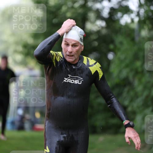 15.06.2025 - 7 Türme Triathlon Michael Strokosch http://msf.ph/oto/7930522 15.06.2025 12:26:23 Schwimmen 393, 398, 456, 469, 516, 600 meine-sportfotos.de