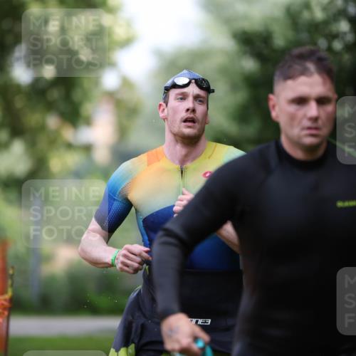 15.06.2025 - 7 Türme Triathlon Michael Strokosch http://msf.ph/oto/7930542 15.06.2025 12:26:30 Schwimmen 398, 456, 516, 600 meine-sportfotos.de