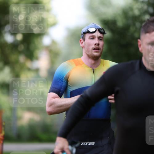 15.06.2025 - 7 Türme Triathlon Michael Strokosch http://msf.ph/oto/7930543 15.06.2025 12:26:30 Schwimmen 398, 456, 516, 600 meine-sportfotos.de