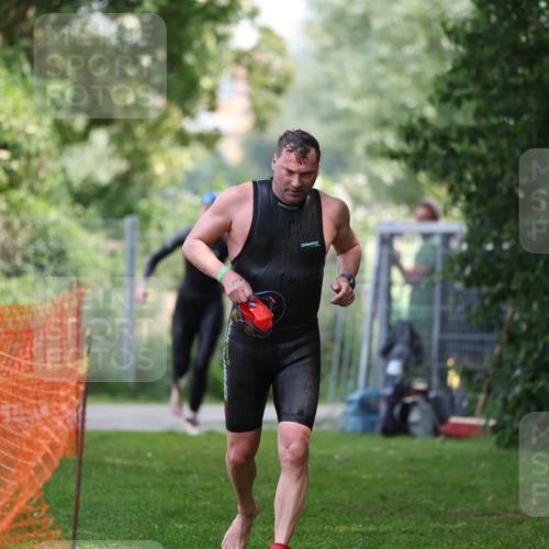 15.06.2025 - 7 Türme Triathlon Michael Strokosch http://msf.ph/oto/7930582 15.06.2025 12:26:59 Schwimmen 364, 524, 553, 563, 572 meine-sportfotos.de
