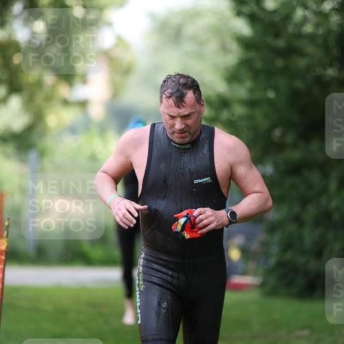 15.06.2025 - 7 Türme Triathlon Michael Strokosch http://msf.ph/oto/7930588 15.06.2025 12:27:01 Schwimmen 364, 524, 553, 563, 572 meine-sportfotos.de