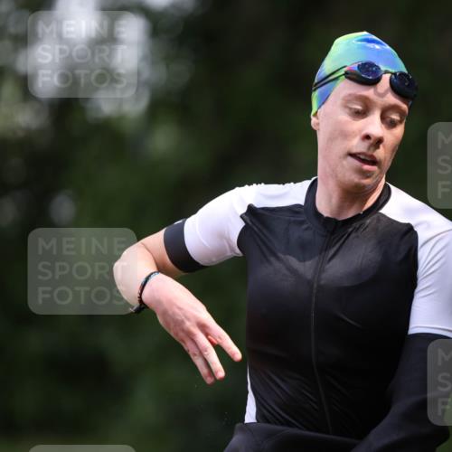 15.06.2025 - 7 Türme Triathlon Michael Strokosch http://msf.ph/oto/7930599 15.06.2025 12:27:07 Schwimmen 524, 553, 563, 572 meine-sportfotos.de