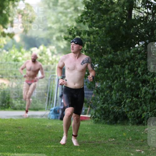 15.06.2025 - 7 Türme Triathlon Michael Strokosch http://msf.ph/oto/7930600 15.06.2025 12:27:08 Schwimmen 524, 553, 563, 572 meine-sportfotos.de