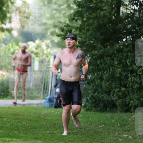 15.06.2025 - 7 Türme Triathlon Michael Strokosch http://msf.ph/oto/7930602 15.06.2025 12:27:08 Schwimmen 524, 553, 563, 572 meine-sportfotos.de