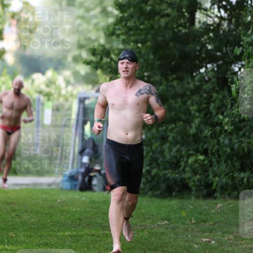 15.06.2025 - 7 Türme Triathlon Michael Strokosch http://msf.ph/oto/7930605 15.06.2025 12:27:09 Schwimmen 524, 553, 563, 572 meine-sportfotos.de