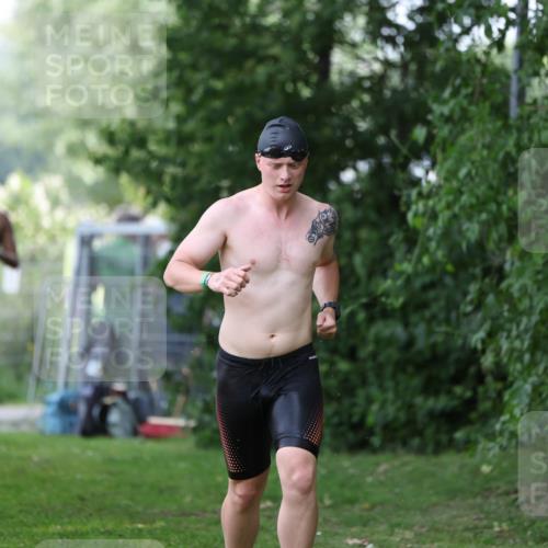 15.06.2025 - 7 Türme Triathlon Michael Strokosch http://msf.ph/oto/7930607 15.06.2025 12:27:10 Schwimmen 524, 553, 563, 572 meine-sportfotos.de