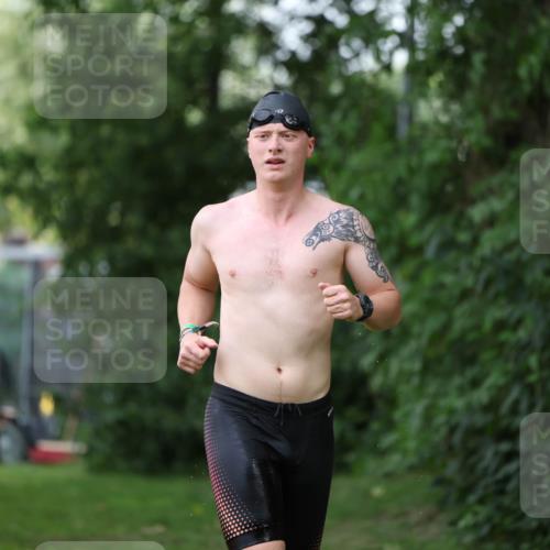 15.06.2025 - 7 Türme Triathlon Michael Strokosch http://msf.ph/oto/7930610 15.06.2025 12:27:11 Schwimmen 524, 553, 563, 572, 589 meine-sportfotos.de
