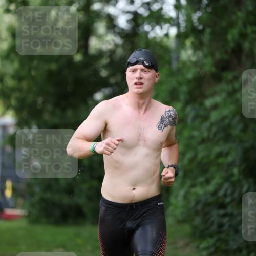 15.06.2025 - 7 Türme Triathlon Michael Strokosch http://msf.ph/oto/7930611 15.06.2025 12:27:11 Schwimmen 524, 553, 563, 572, 589 meine-sportfotos.de