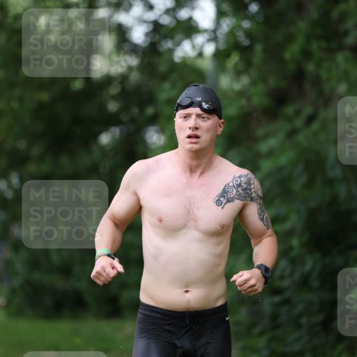 15.06.2025 - 7 Türme Triathlon Michael Strokosch http://msf.ph/oto/7930613 15.06.2025 12:27:12 Schwimmen 524, 553, 563, 572, 589 meine-sportfotos.de