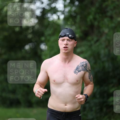 15.06.2025 - 7 Türme Triathlon Michael Strokosch http://msf.ph/oto/7930614 15.06.2025 12:27:12 Schwimmen 524, 553, 563, 572, 589 meine-sportfotos.de
