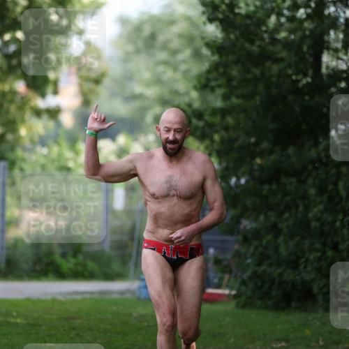 15.06.2025 - 7 Türme Triathlon Michael Strokosch http://msf.ph/oto/7930618 15.06.2025 12:27:14 Schwimmen 524, 553, 563, 572, 589, 642 meine-sportfotos.de