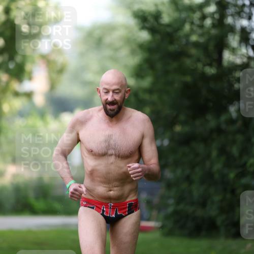 15.06.2025 - 7 Türme Triathlon Michael Strokosch http://msf.ph/oto/7930620 15.06.2025 12:27:15 Schwimmen 524, 553, 563, 572, 589, 642 meine-sportfotos.de