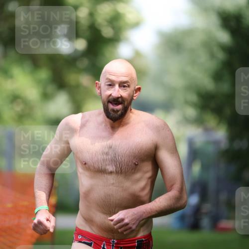 15.06.2025 - 7 Türme Triathlon Michael Strokosch http://msf.ph/oto/7930623 15.06.2025 12:27:16 Schwimmen 524, 553, 563, 572, 589, 617, 642 meine-sportfotos.de