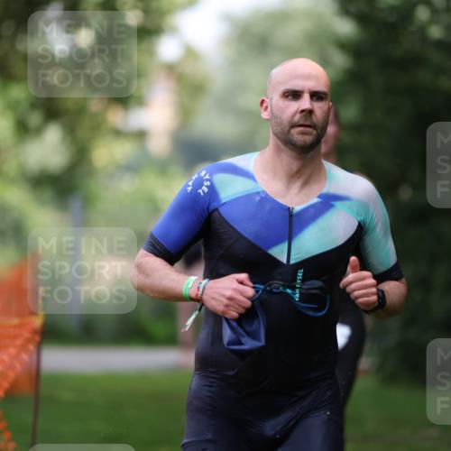 15.06.2025 - 7 Türme Triathlon Michael Strokosch http://msf.ph/oto/7930644 15.06.2025 12:27:31 Schwimmen 589, 617, 642 meine-sportfotos.de