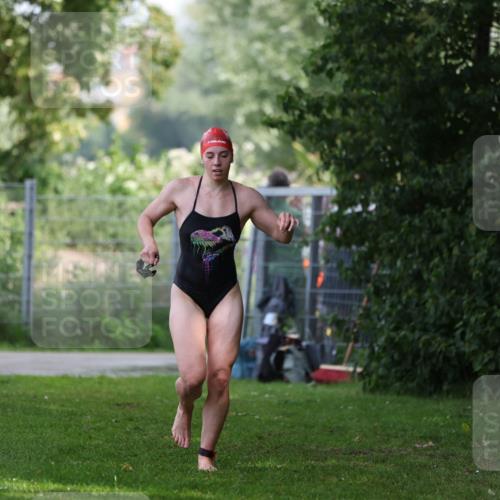 15.06.2025 - 7 Türme Triathlon Michael Strokosch http://msf.ph/oto/7930654 15.06.2025 12:27:35 Schwimmen 525, 589, 617, 642 meine-sportfotos.de