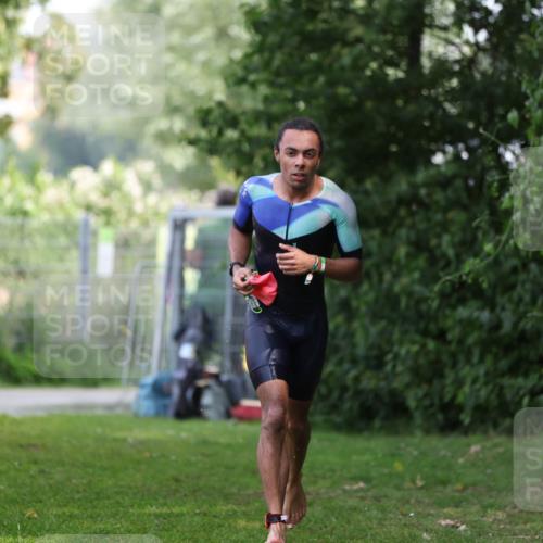 15.06.2025 - 7 Türme Triathlon Michael Strokosch http://msf.ph/oto/7930685 15.06.2025 12:27:54 Schwimmen 509, 525 meine-sportfotos.de