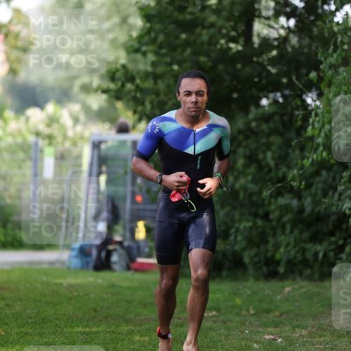 15.06.2025 - 7 Türme Triathlon Michael Strokosch http://msf.ph/oto/7930687 15.06.2025 12:27:54 Schwimmen 509, 525 meine-sportfotos.de