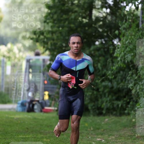 15.06.2025 - 7 Türme Triathlon Michael Strokosch http://msf.ph/oto/7930688 15.06.2025 12:27:54 Schwimmen 509, 525 meine-sportfotos.de