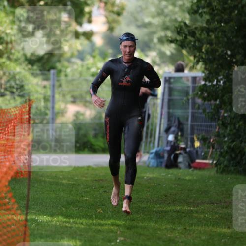 15.06.2025 - 7 Türme Triathlon Michael Strokosch http://msf.ph/oto/7930702 15.06.2025 12:28:28 Schwimmen 421, 564 meine-sportfotos.de