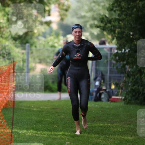 15.06.2025 - 7 Türme Triathlon Michael Strokosch http://msf.ph/oto/7930705 15.06.2025 12:28:29 Schwimmen 421, 564 meine-sportfotos.de