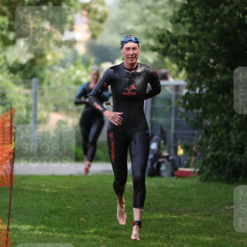 15.06.2025 - 7 Türme Triathlon Michael Strokosch http://msf.ph/oto/7930706 15.06.2025 12:28:29 Schwimmen 421, 564 meine-sportfotos.de