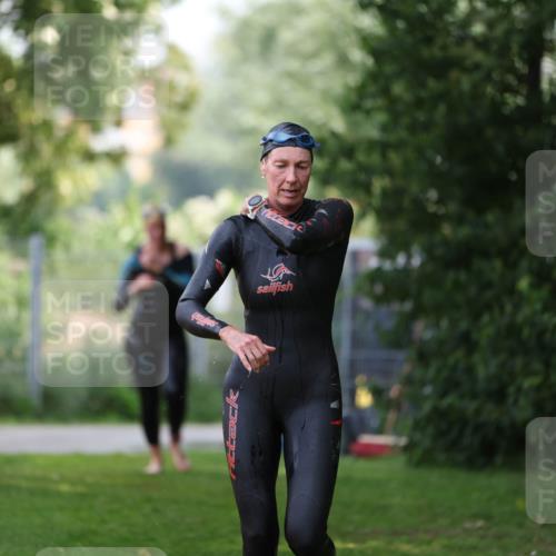 15.06.2025 - 7 Türme Triathlon Michael Strokosch http://msf.ph/oto/7930709 15.06.2025 12:28:30 Schwimmen 421, 564 meine-sportfotos.de
