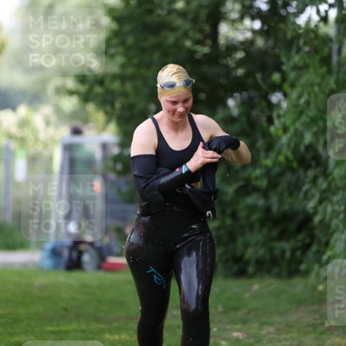 15.06.2025 - 7 Türme Triathlon Michael Strokosch http://msf.ph/oto/7930721 15.06.2025 12:28:34 Schwimmen 421, 564 meine-sportfotos.de