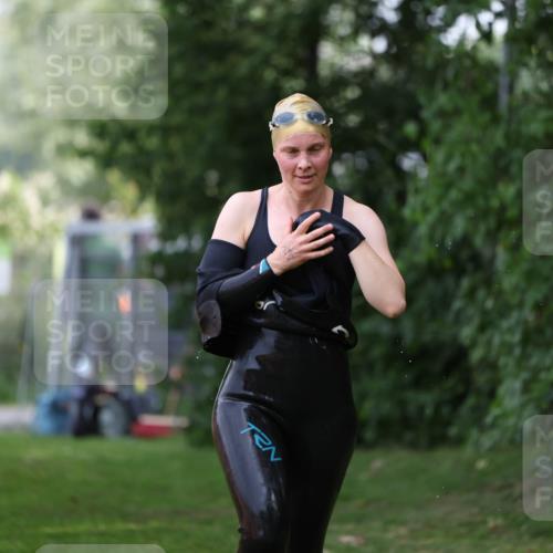 15.06.2025 - 7 Türme Triathlon Michael Strokosch http://msf.ph/oto/7930722 15.06.2025 12:28:34 Schwimmen 421, 564 meine-sportfotos.de