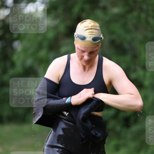 15.06.2025 - 7 Türme Triathlon Michael Strokosch http://msf.ph/oto/7930728 15.06.2025 12:28:35 Schwimmen 421, 552, 564 meine-sportfotos.de