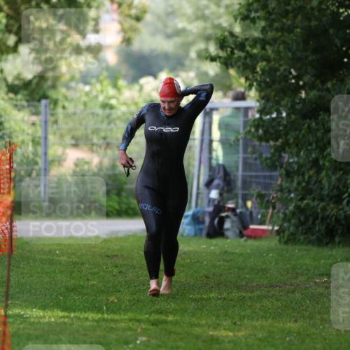15.06.2025 - 7 Türme Triathlon Michael Strokosch http://msf.ph/oto/7930730 15.06.2025 12:28:44 Schwimmen 421, 552, 574 meine-sportfotos.de