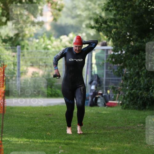 15.06.2025 - 7 Türme Triathlon Michael Strokosch http://msf.ph/oto/7930732 15.06.2025 12:28:44 Schwimmen 421, 552, 574 meine-sportfotos.de