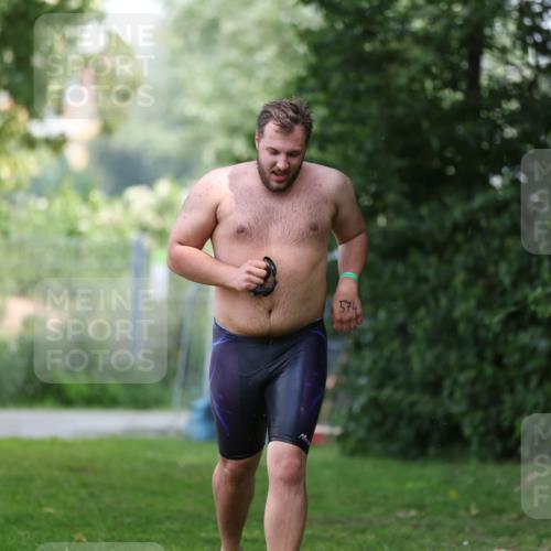 15.06.2025 - 7 Türme Triathlon Michael Strokosch http://msf.ph/oto/7930749 15.06.2025 12:28:53 Schwimmen 552, 554, 574, 640 meine-sportfotos.de