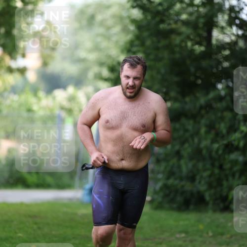 15.06.2025 - 7 Türme Triathlon Michael Strokosch http://msf.ph/oto/7930750 15.06.2025 12:28:53 Schwimmen 552, 554, 574, 640 meine-sportfotos.de