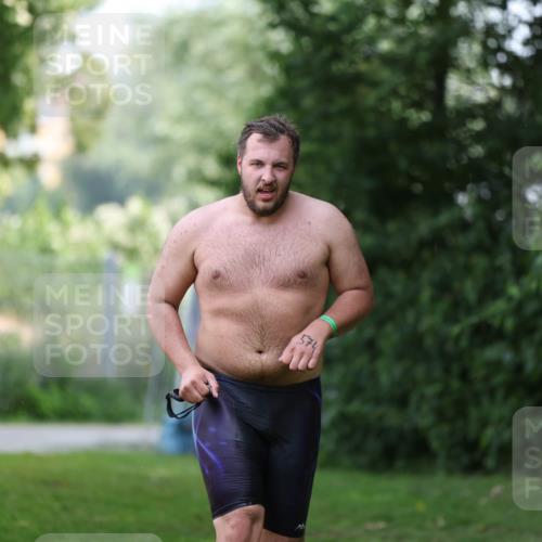 15.06.2025 - 7 Türme Triathlon Michael Strokosch http://msf.ph/oto/7930751 15.06.2025 12:28:54 Schwimmen 552, 554, 574, 640 meine-sportfotos.de