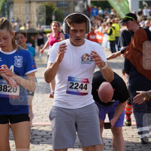 13.06.2025 - Holstenköstenlauf Felixshl http://msf.ph/oto/7930752 13.06.2025 17:57:00 Laufen 2174, 2244, 2472, 2487, 3124, 3126, 3137, 3272, 3629, 3820, 3970 meine-sportfotos.de