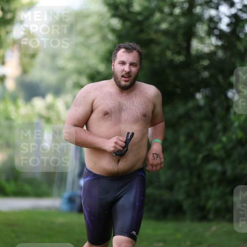 15.06.2025 - 7 Türme Triathlon Michael Strokosch http://msf.ph/oto/7930753 15.06.2025 12:28:54 Schwimmen 552, 554, 574, 640 meine-sportfotos.de