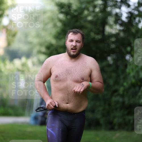 15.06.2025 - 7 Türme Triathlon Michael Strokosch http://msf.ph/oto/7930754 15.06.2025 12:28:54 Schwimmen 552, 554, 574, 640 meine-sportfotos.de